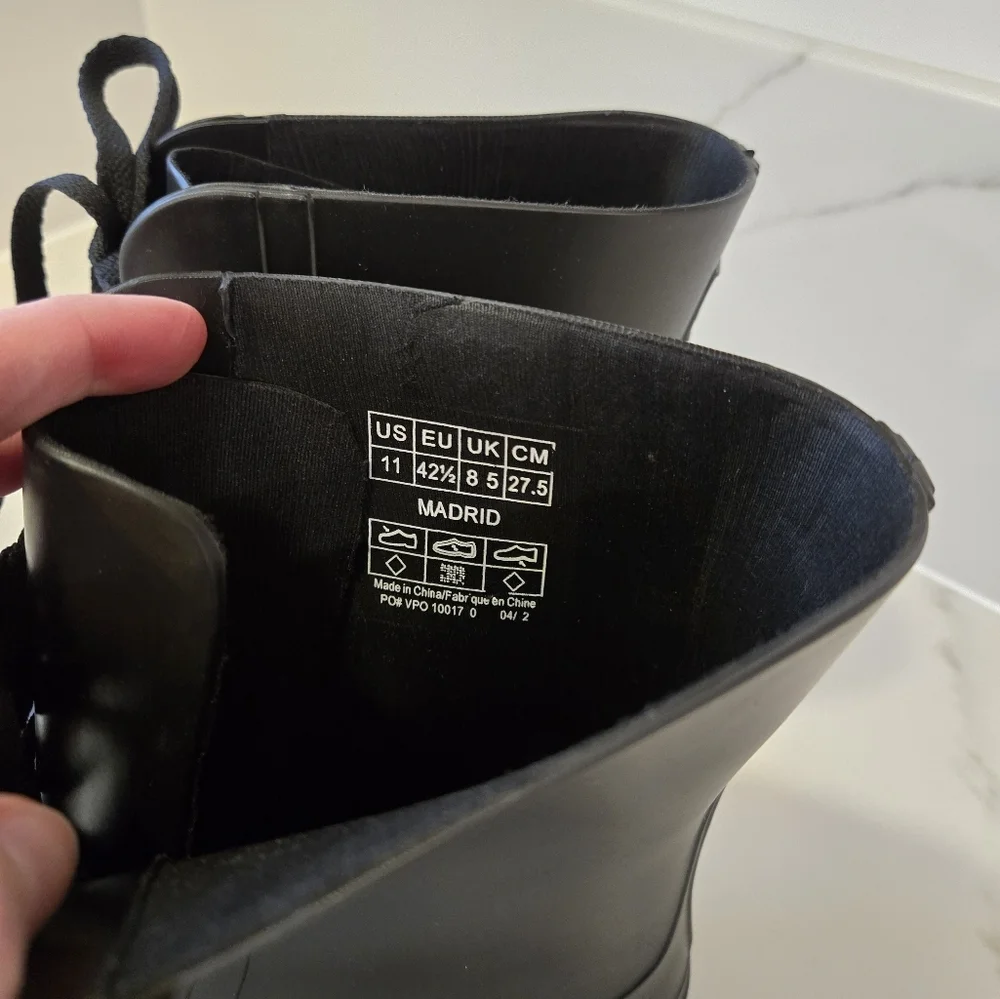 Black Cougar Rainboots 11 - Picture 6 of 12